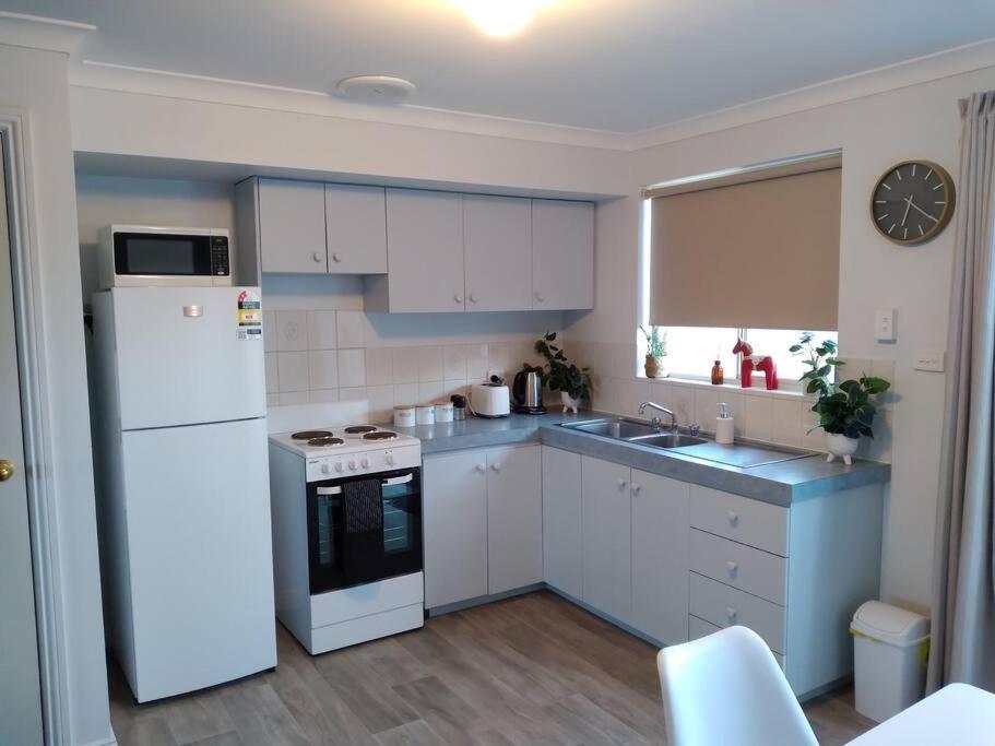 Cosy 2 Bedroom Unit In A Secure Gated Complex Калгурли Екстериор снимка